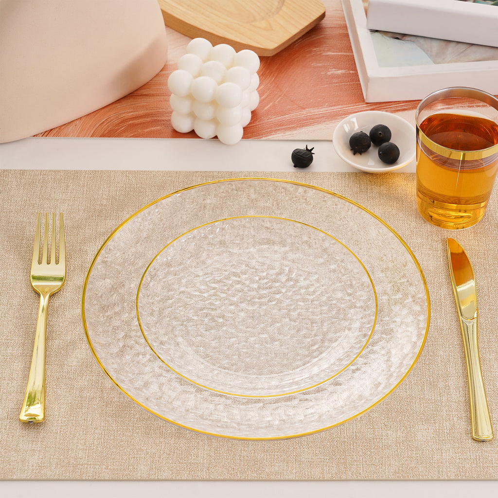 Daluvenix 100/200 Pcs Gold Plastic Plates for 50 Guests, Clear Gold Rimmed Disposable Dinnerware Set, Hammer Pattern Design & Heavy-duty Fancy Disposable Plate Ideal for Party, Wedding and Graduation